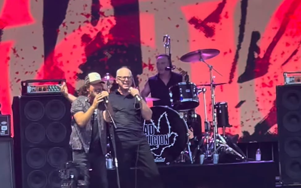 Do Bad Religion ao Pixies: Eddie Vedder dominou o Ohana Festival 2026 do início ao fim
