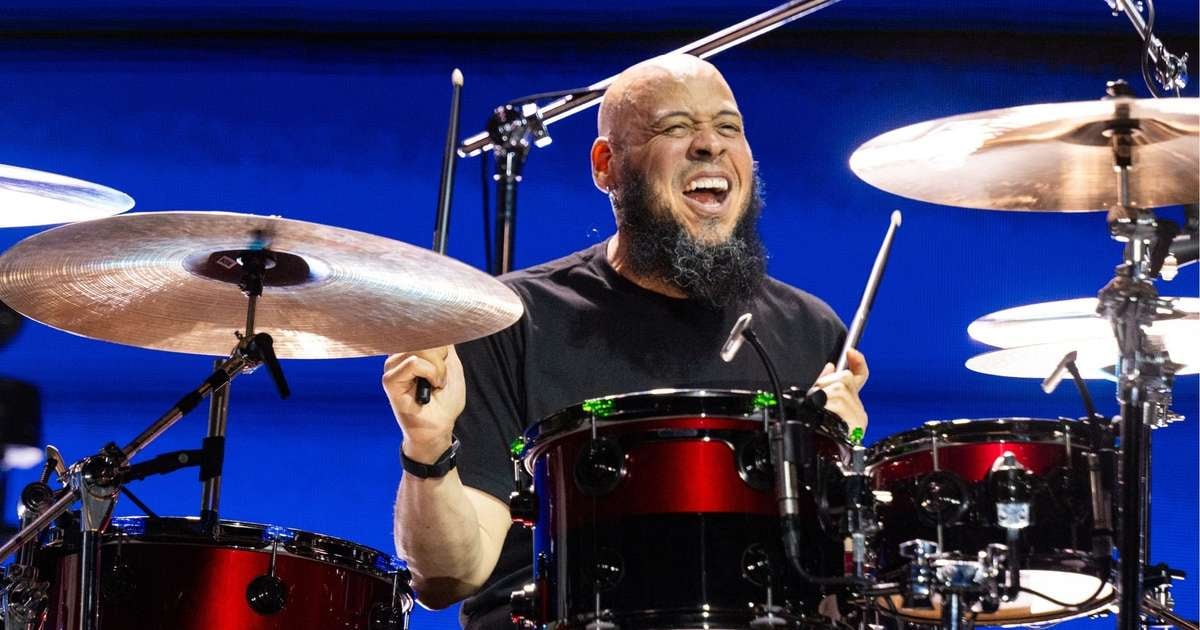 Pearl Jam oficializa Abe Laboriel Jr. com dedicatória de Better Man