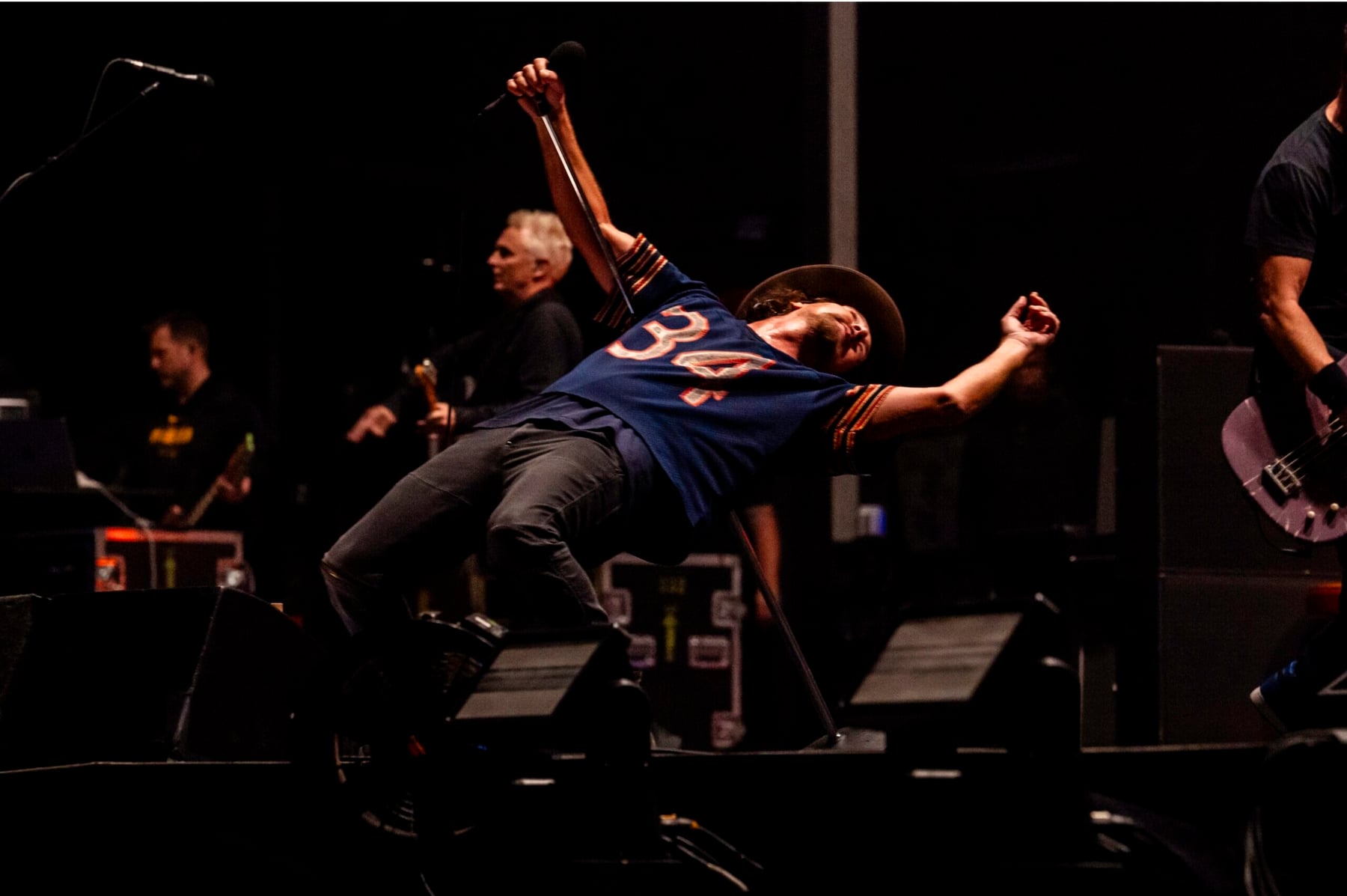 Billy Strings invade o Ohana e Eddie dedica Better Man a Abe Laboriel Jr.