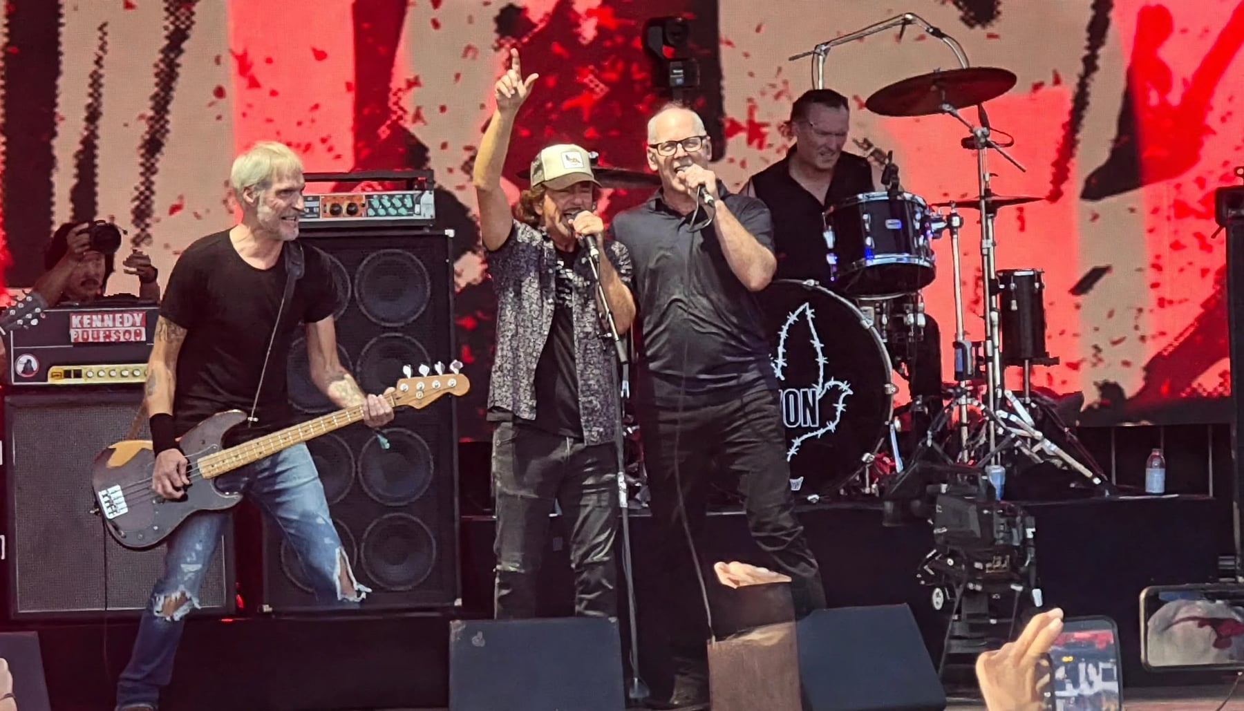 Eddie Vedder acumula colaborações no Ohana 2026: Beatles, Bad Religion e mais