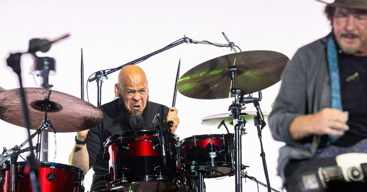 Abe Laboriel Jr. tocou com o Pearl Jam no Ohana, mas Eddie não confirmou a contratação
