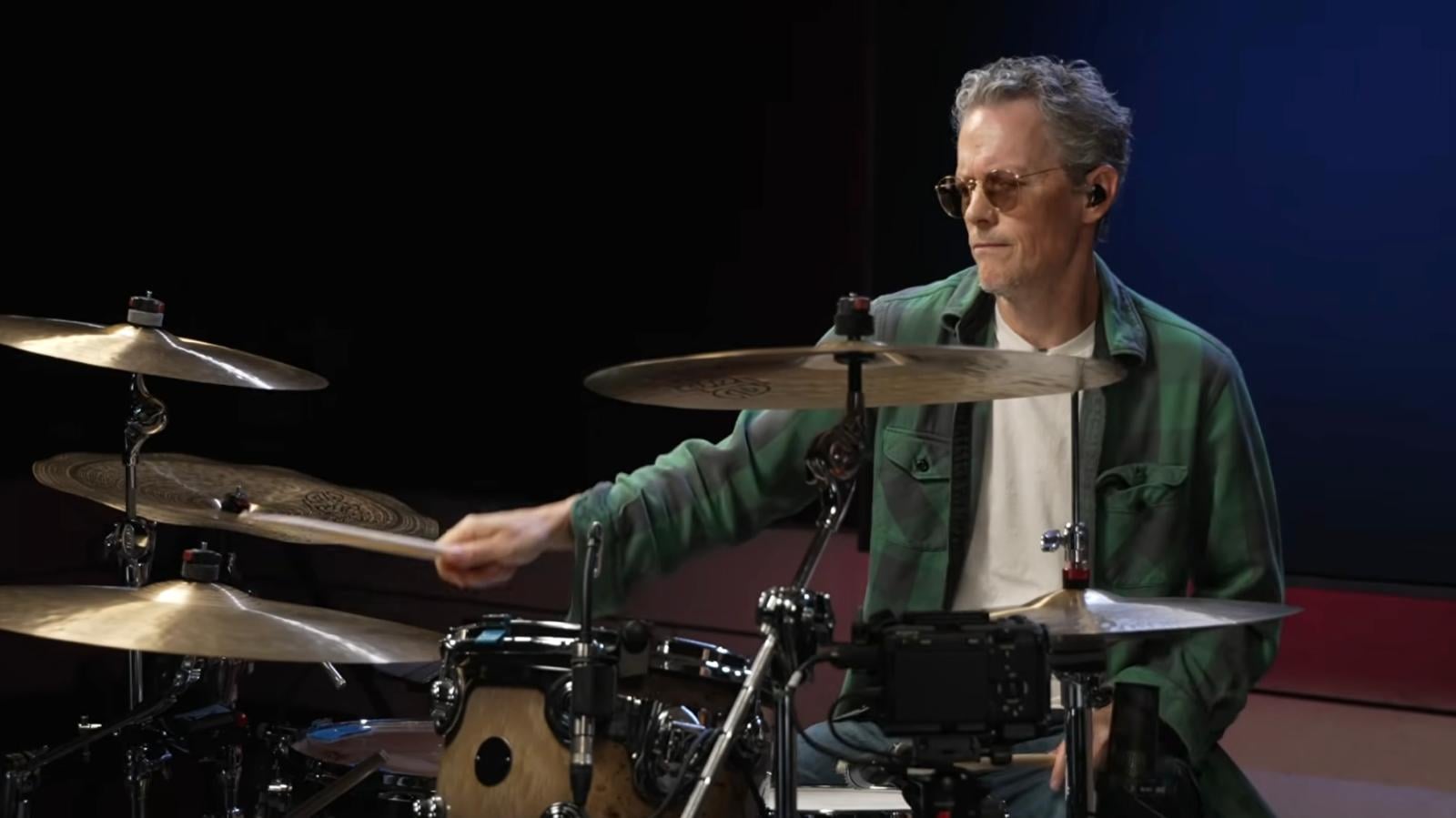 Dave Krusen toca o Ten inteiro no Drumeo, 35 anos depois do disco que gravou