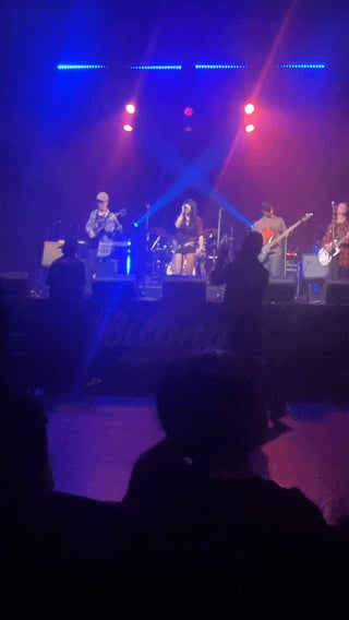 Eddie Vedder se apresenta na inauguração do Obama Presidential Center