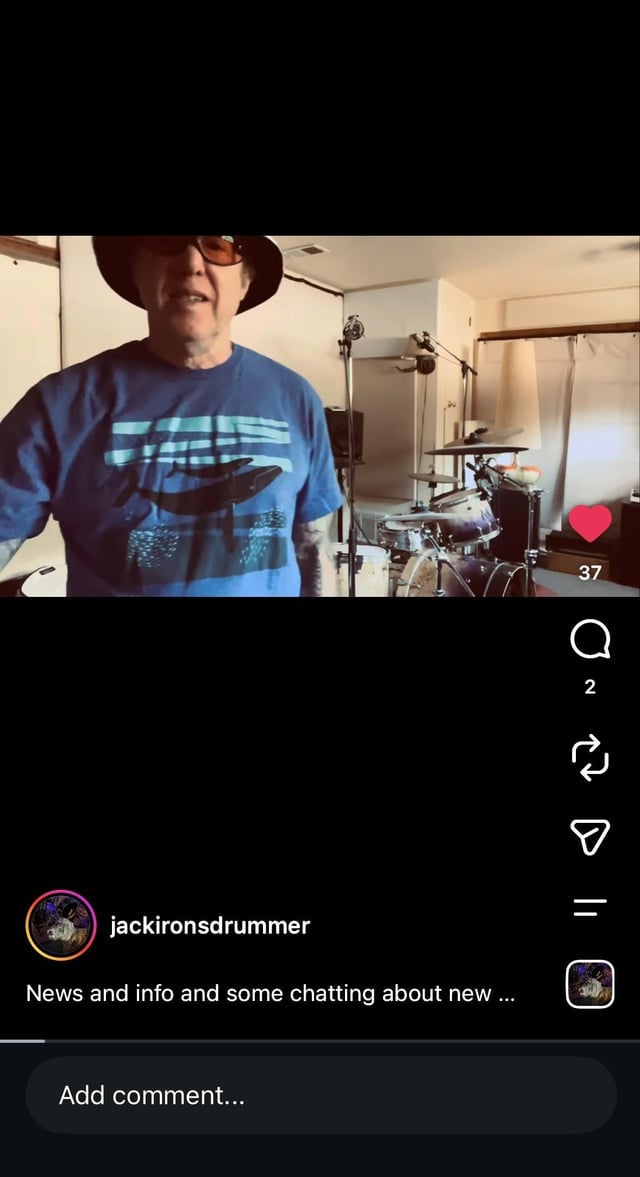 Jack Irons descarta vaga e comunidade debate quem toca bateria