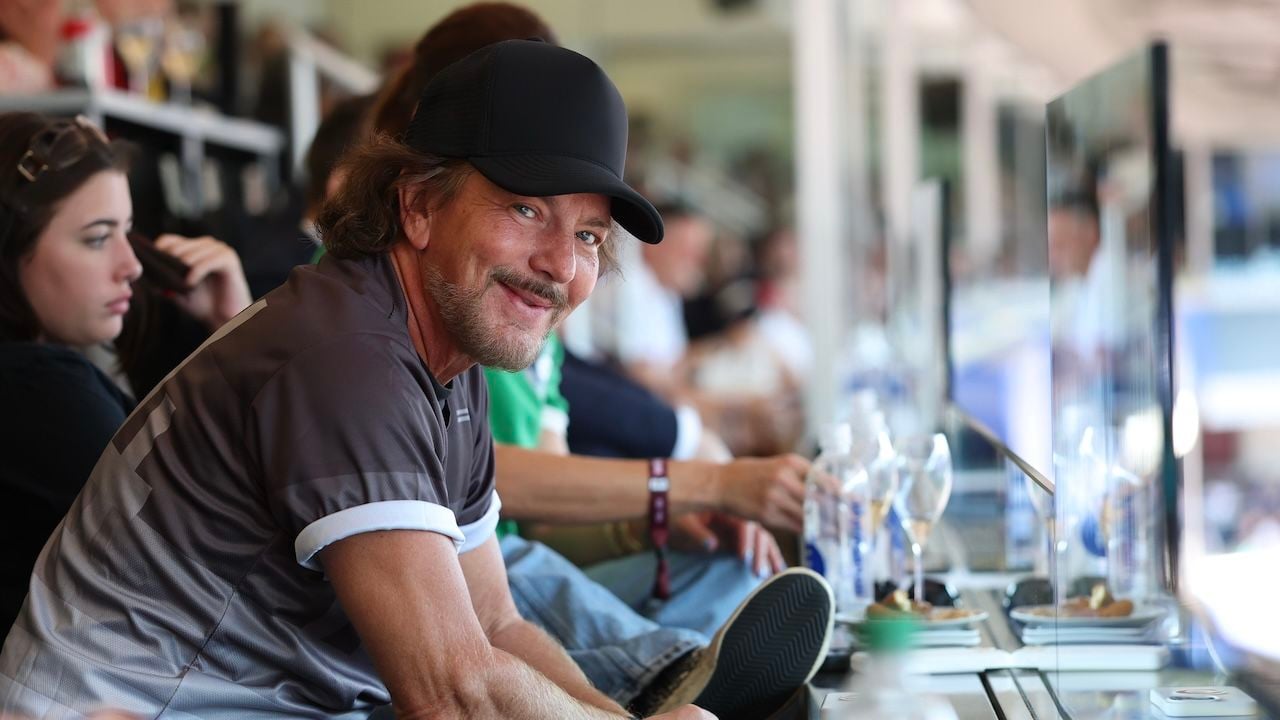Eddie Vedder bebe cerveja belga enquanto os EUA tombam na Copa do Mundo